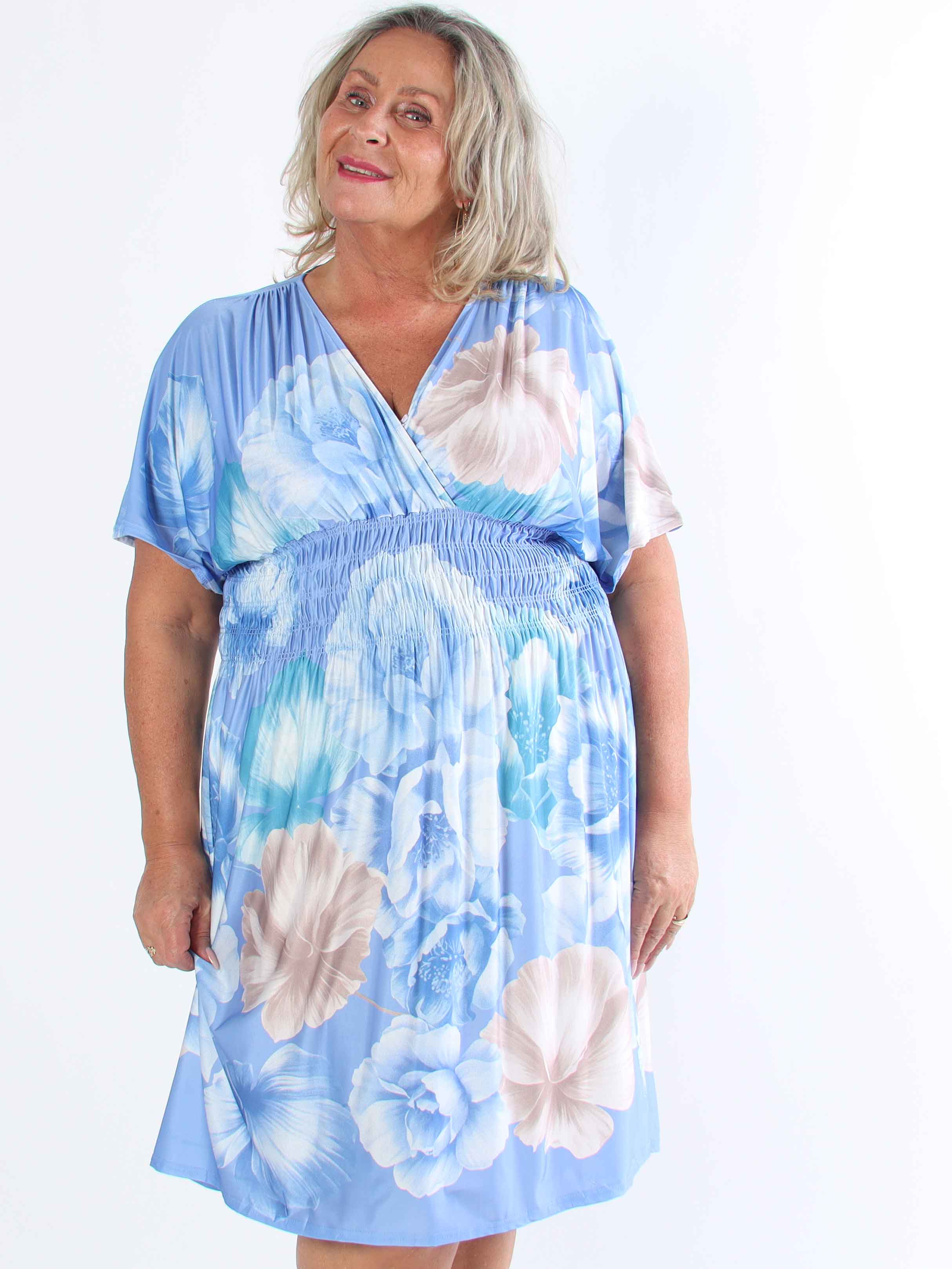 Pams Peony Short - Kort elastisk plus size-klänning med blommigt tryck